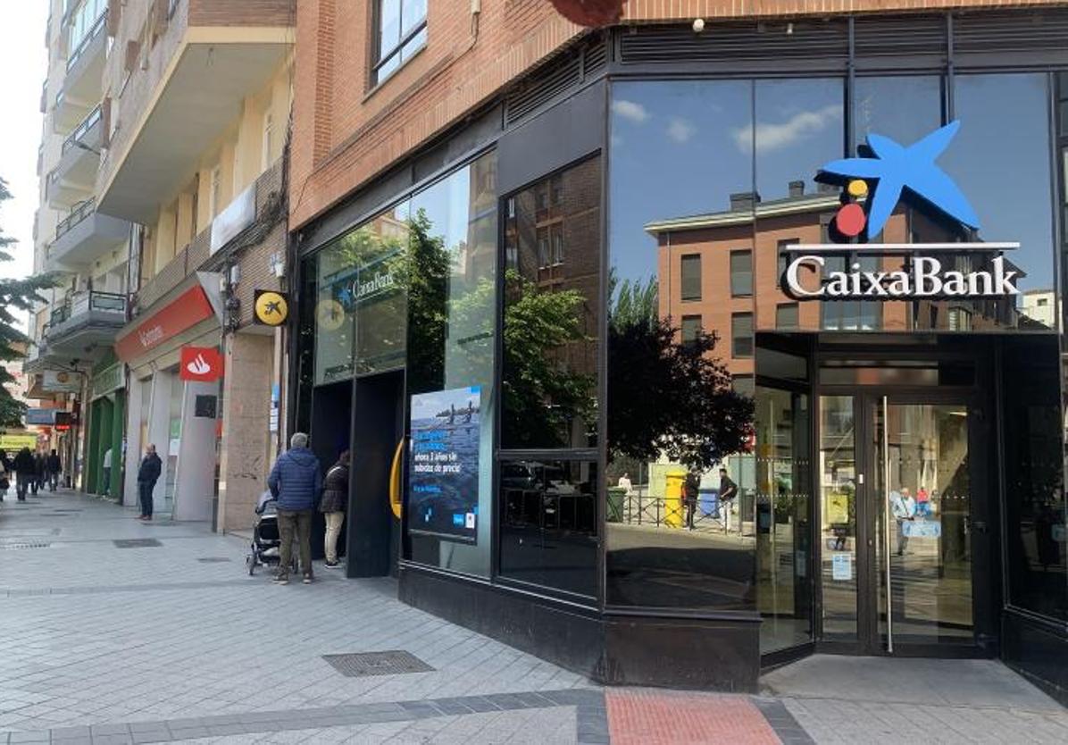 Los Bancos Cierran Oficinas En Un A O Mientras Las Cajas Rurales